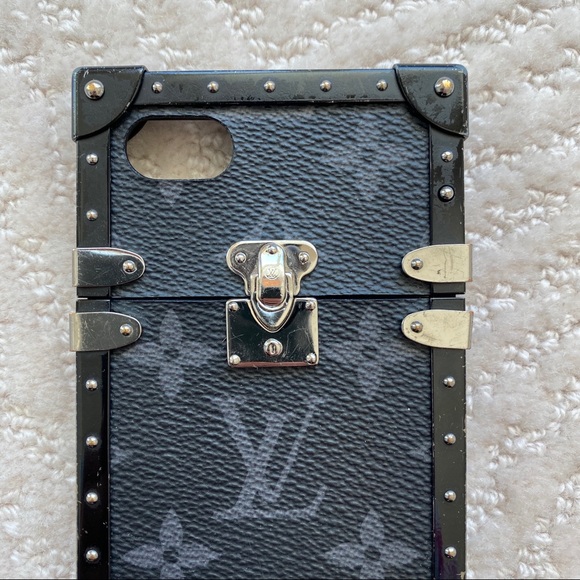Louis Vuitton Eye Trunk for iPhone 7 - Picture 3 of 7